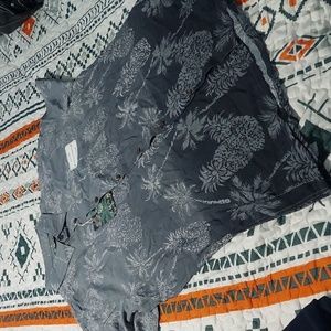 🌼 3 for $10 Men's Hawaiin Shirt